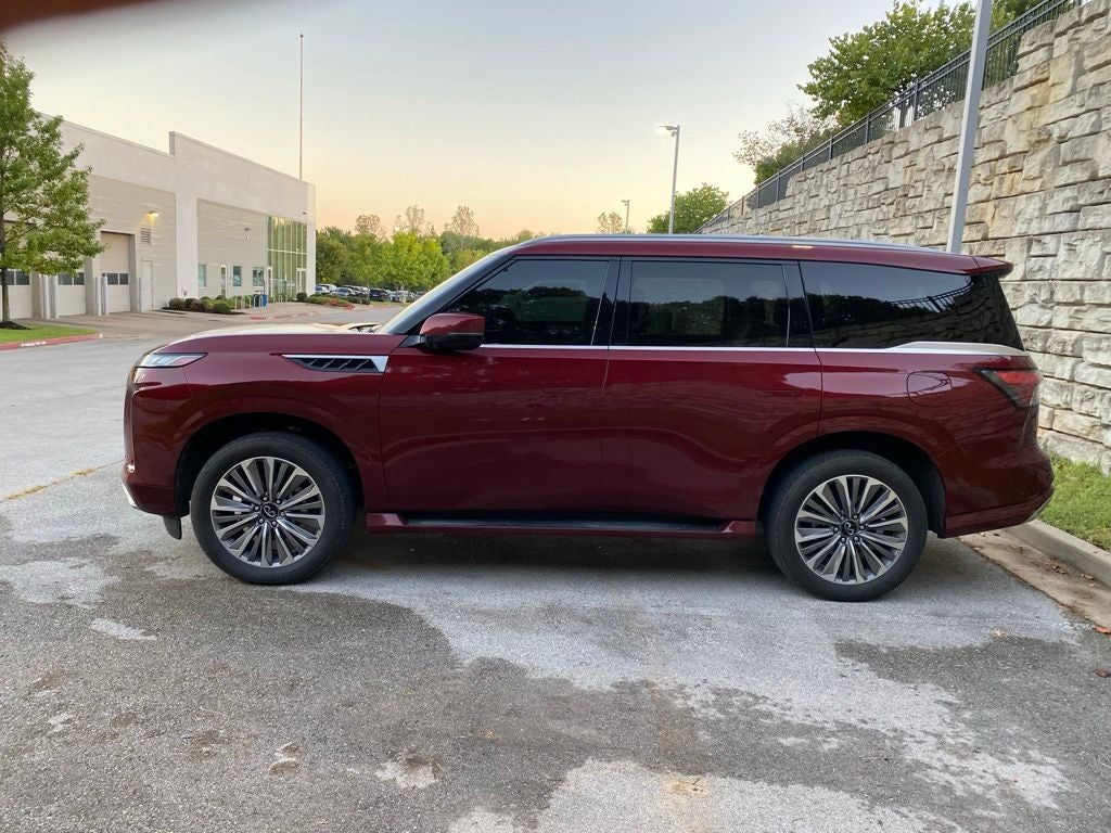 2025 INFINITI QX80 LUXE