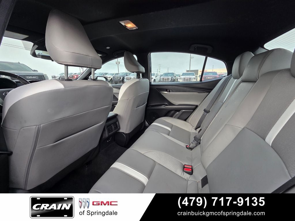 2025 Toyota Camry SE Loaded / 12.3" Screen