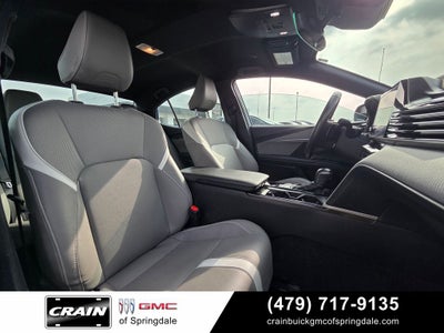 2025 Toyota Camry SE Loaded / 12.3" Screen