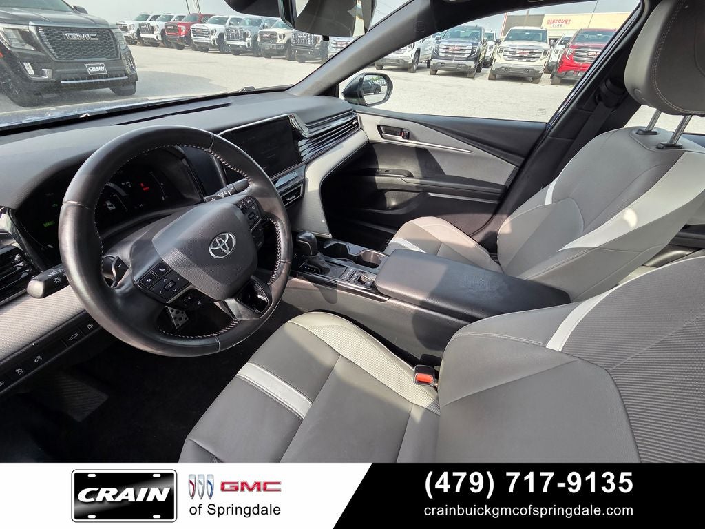 2025 Toyota Camry SE Loaded / 12.3" Screen