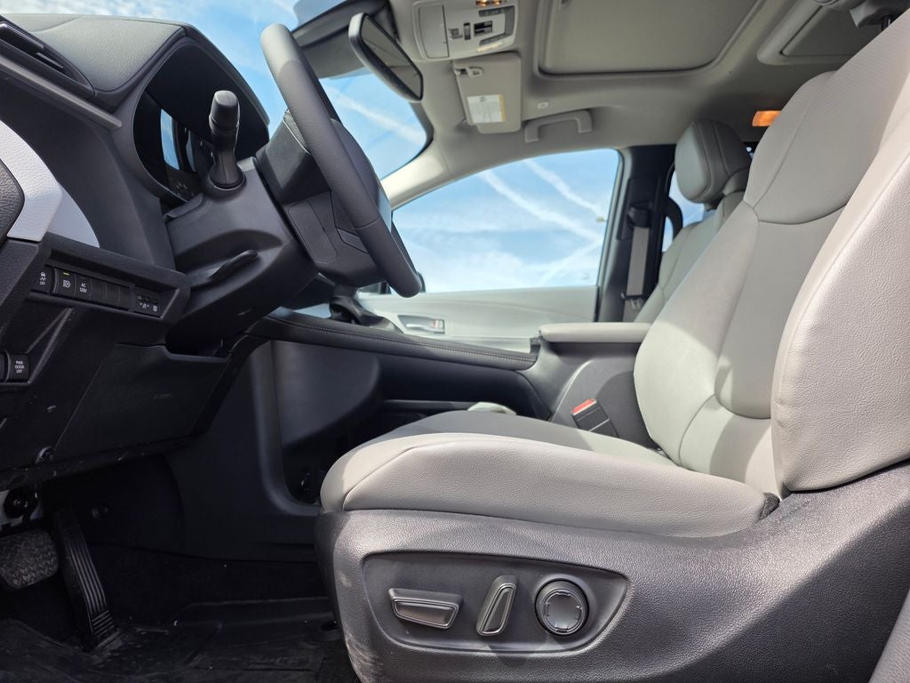 2025 Toyota Sienna XLE 8 Passenger