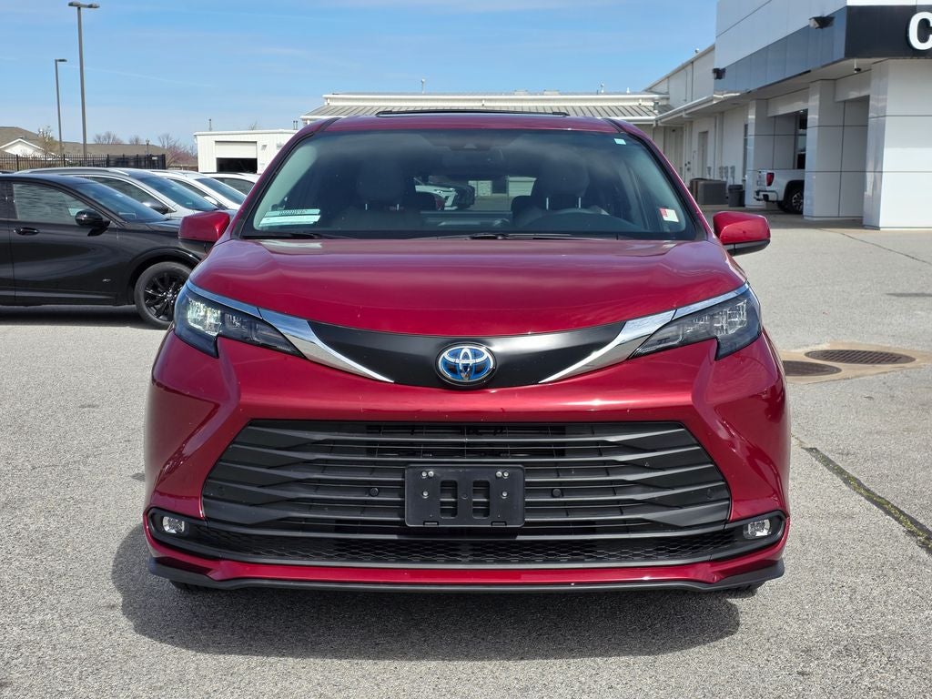 2025 Toyota Sienna XLE 8 Passenger
