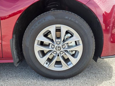 2025 Toyota Sienna XLE 8 Passenger