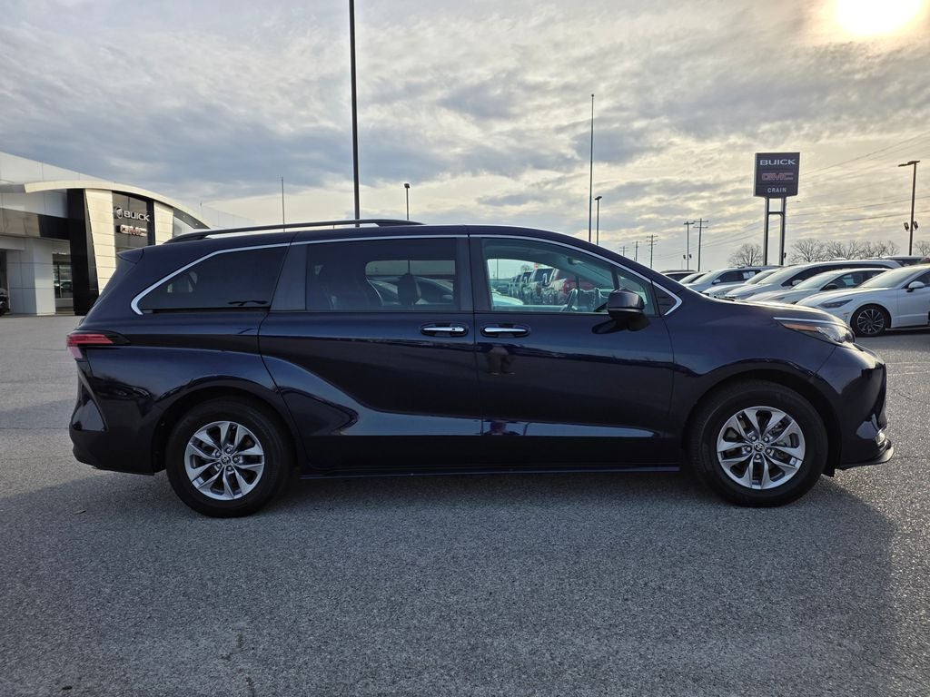 2022 Toyota Sienna XLE 7 Passenger