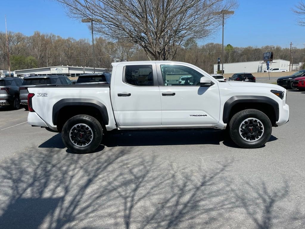 2024 Toyota Tacoma 4WD SR5