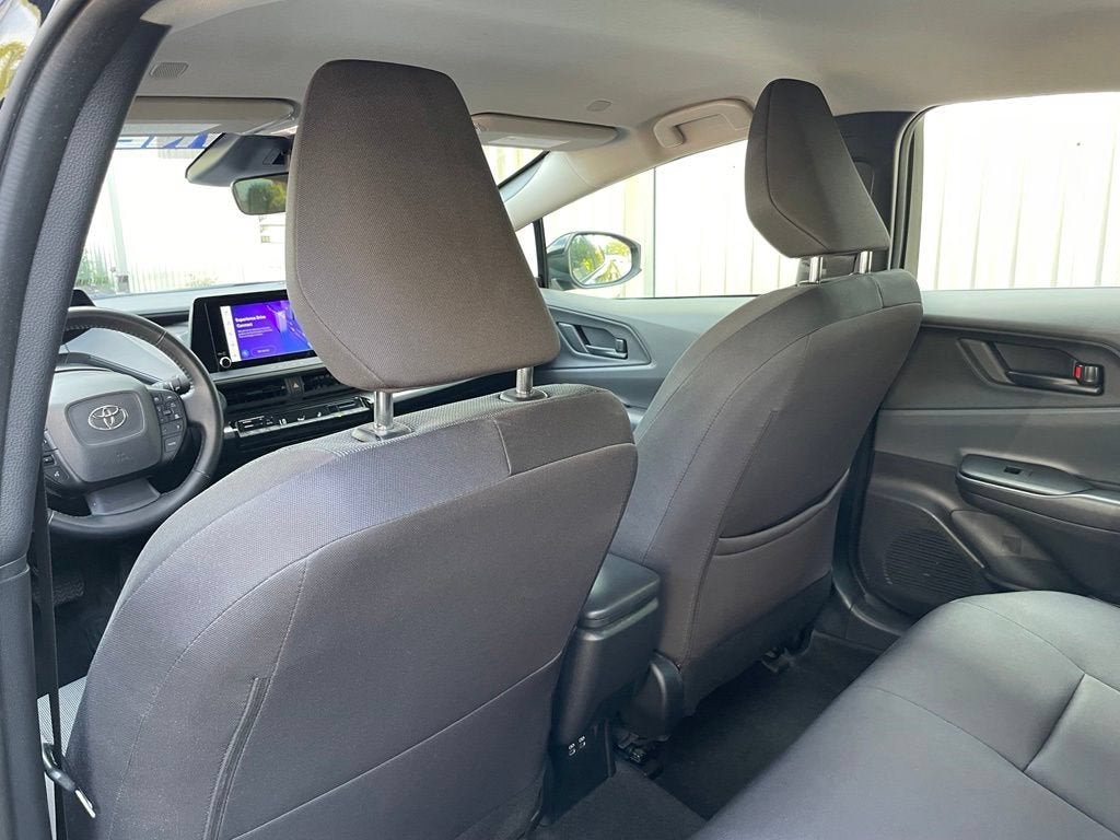 2025 Toyota Prius LE