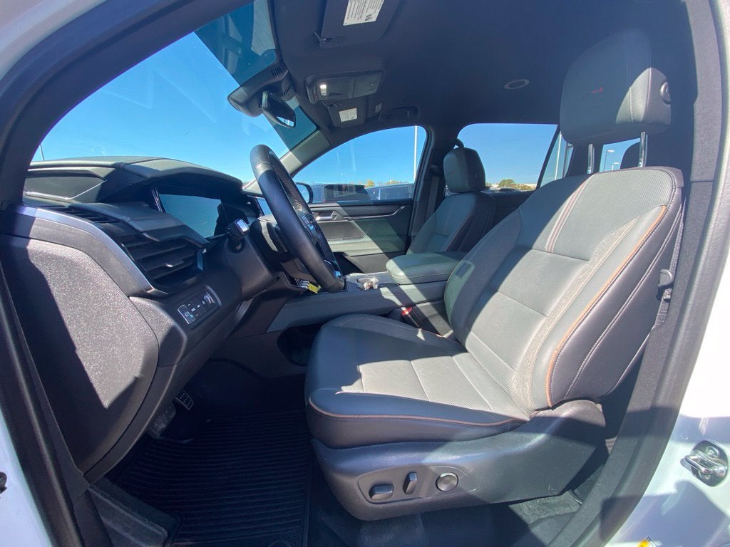 2025 GMC Acadia AT4