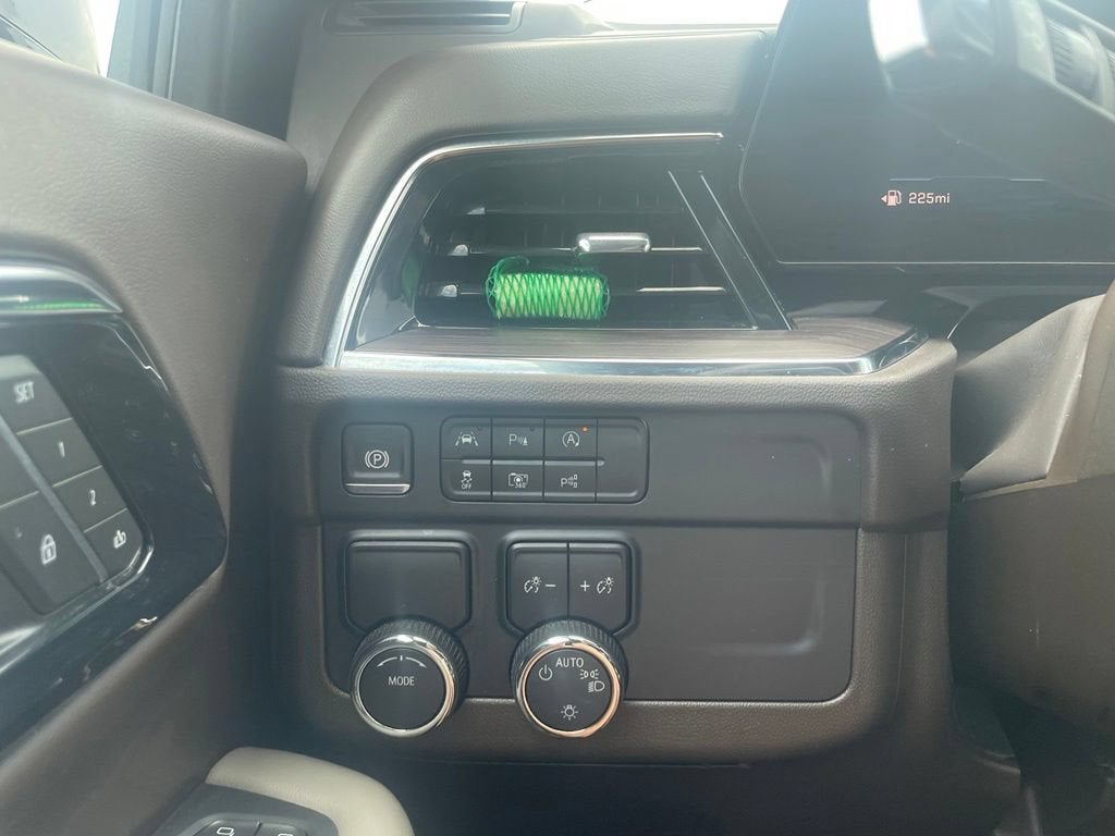 2025 Chevrolet Suburban LT