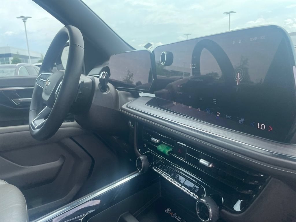 2025 Chevrolet Suburban LT