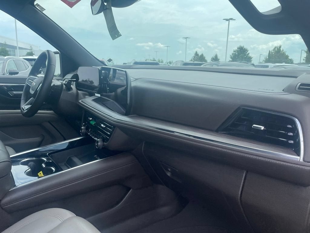 2025 Chevrolet Suburban LT