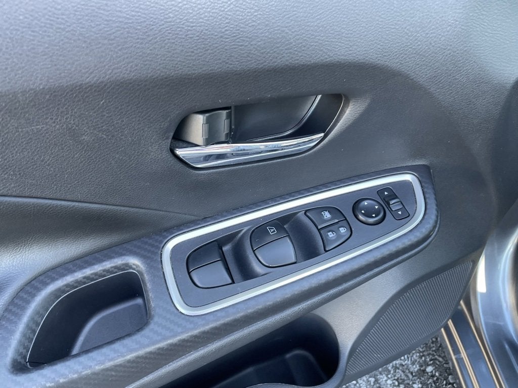 2023 Nissan Versa SR