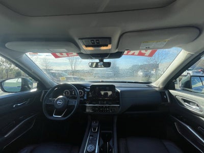 2023 Nissan Pathfinder Platinum