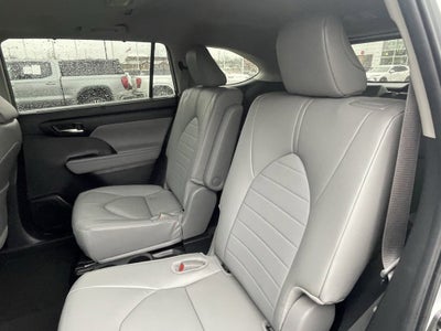 2024 Toyota Highlander LE