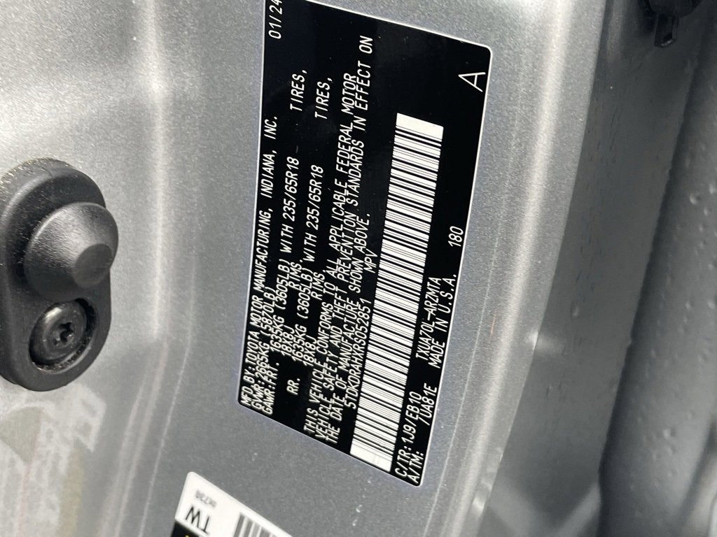 2024 Toyota Highlander LE