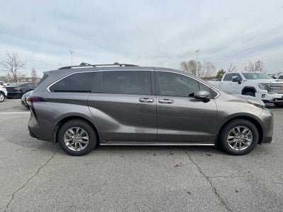 2024 Toyota Sienna XLE